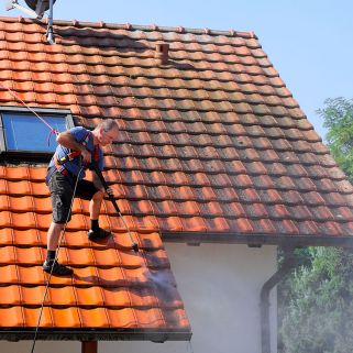 Nettoyage de votre toiture, démoussage de votre toiture - Toitures Façades